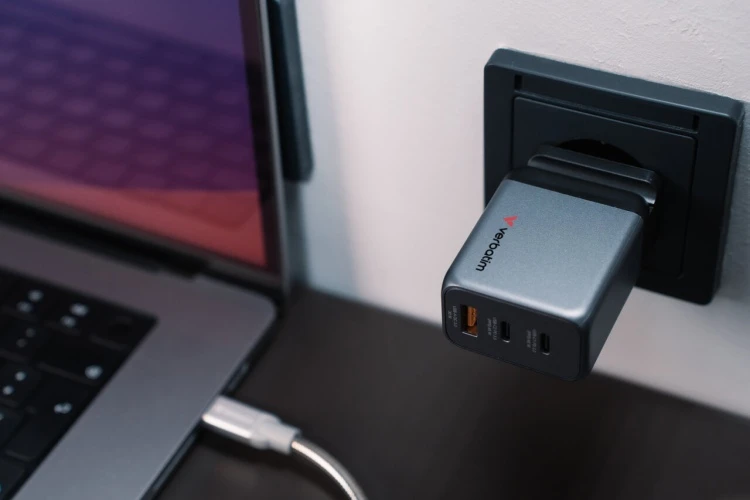 Verbatim GNC-65 GAN CHARGER 3 PORT 65W/U