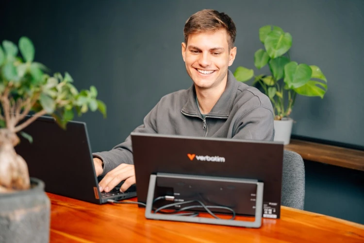 Nešiojamas monitorius Verbatim LIGHT 15.6″ FHD juodos spalvos 32401