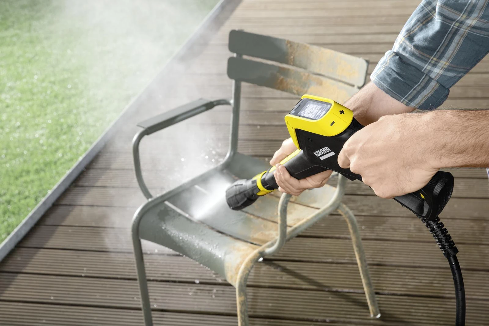 Karcher K5 Smart Control plovimo pistoletas valant baldus