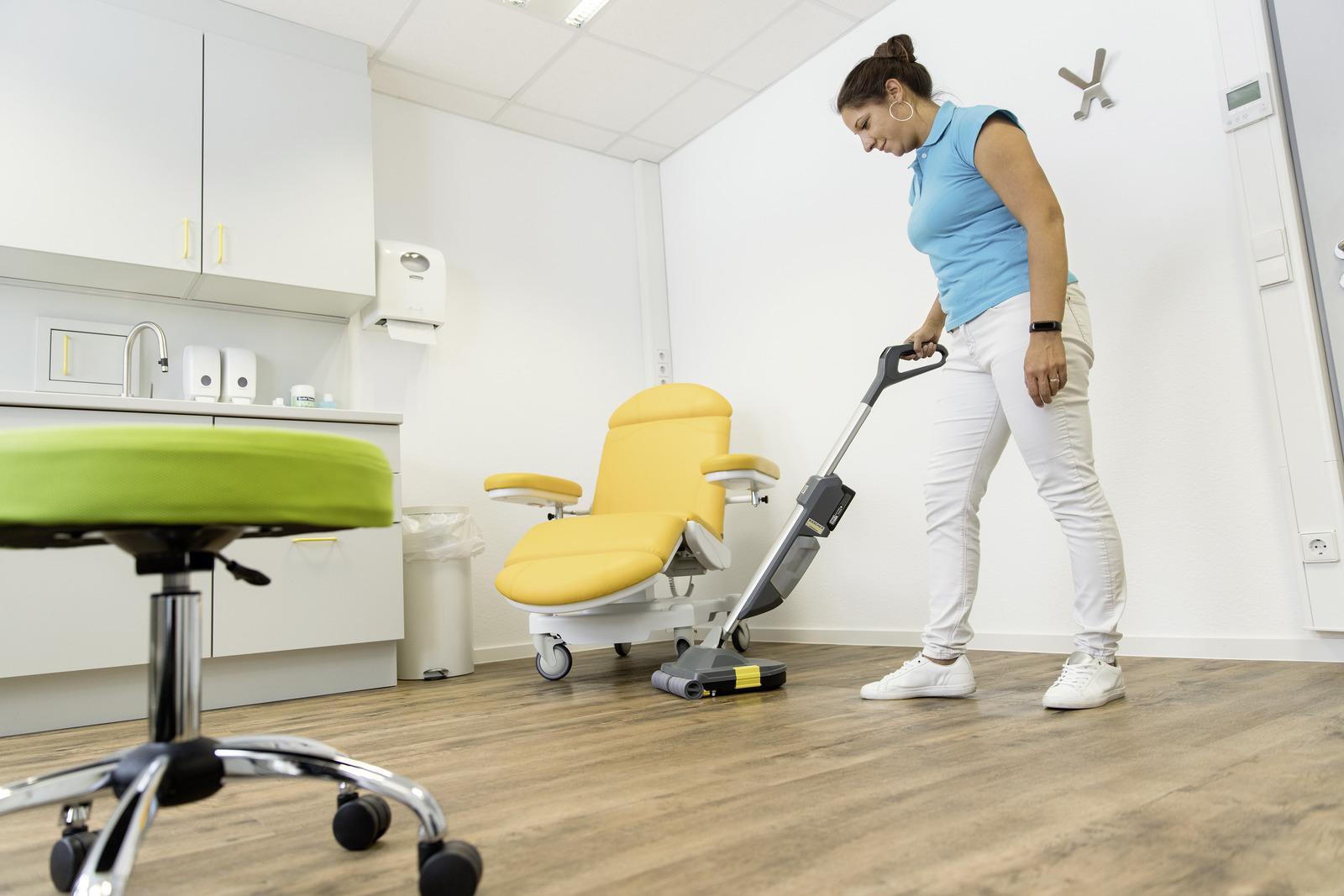 Grindų plovimo įrenginys Karcher BR 30/1 C