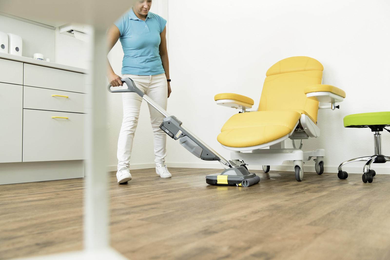 Grindų plovimo įrenginys Karcher BR 30/1 C
