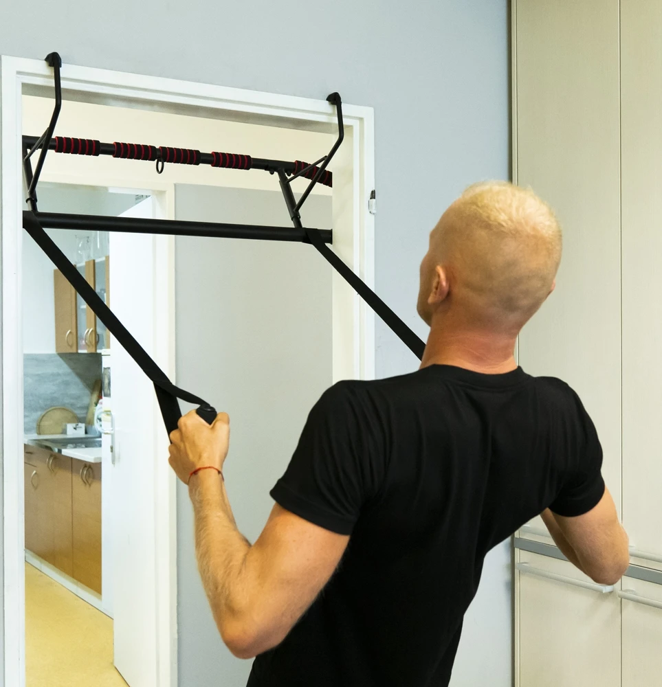 Durų staktos skersinis su treniruočių diržais inSPORTline HR5003 70–92cm (iki 200kg)