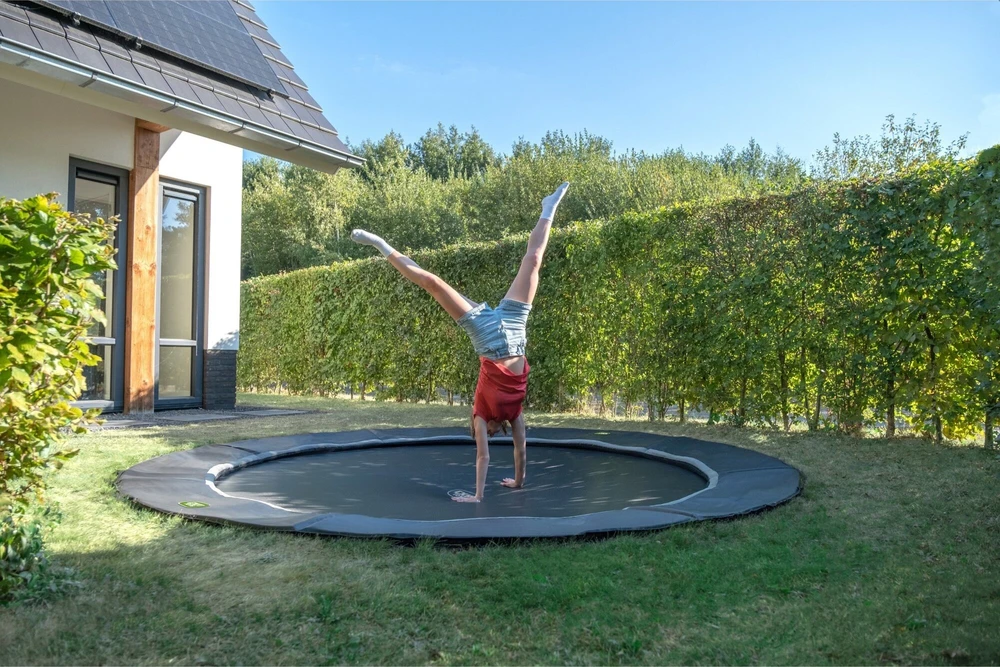 EXIT Dynamic įleidžiamas sportinis batutas ø427 cm – juodas