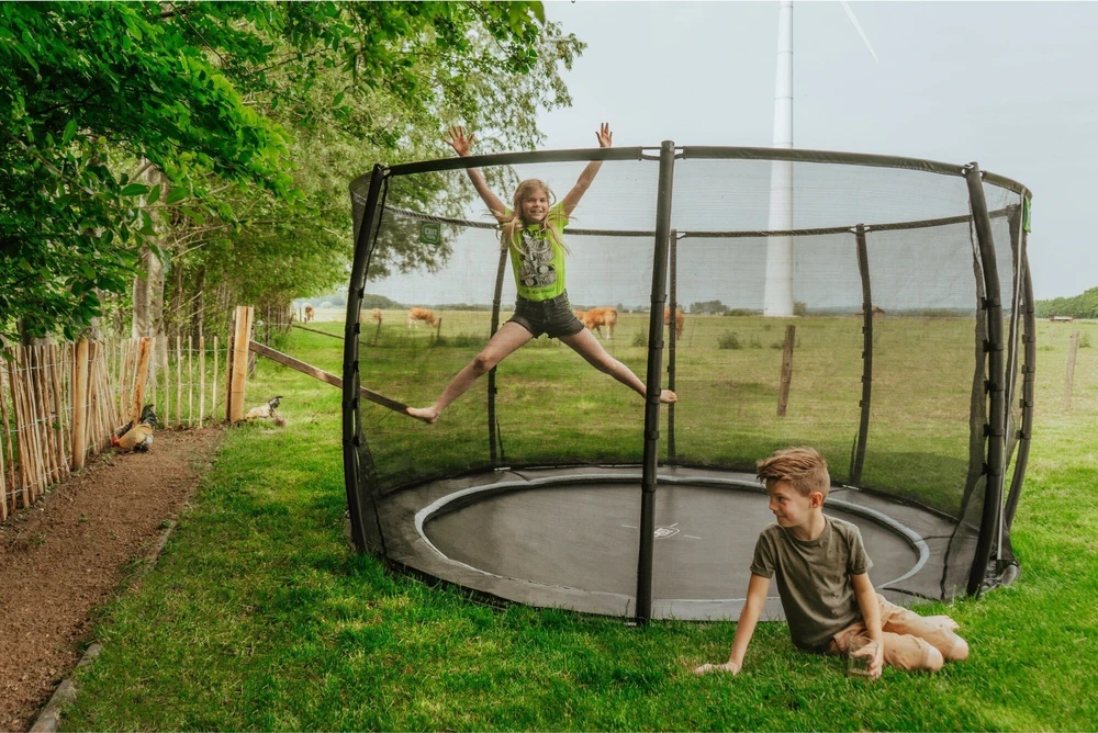 EXIT Dynamic žemės lygio batutas ø305cm su apsauginiu tinkleliu - juodas