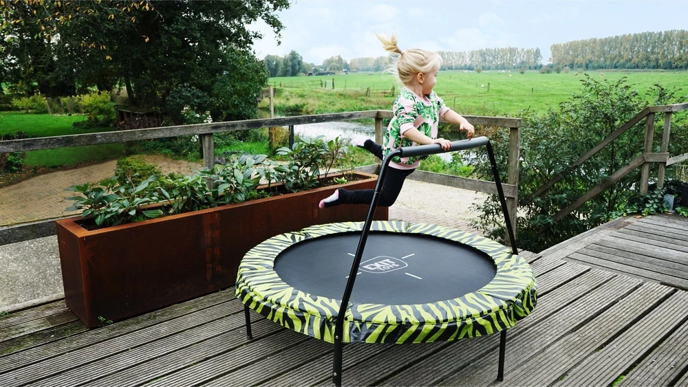 EXIT Tiggy Junior trampoline with bar ø140cm - juodas/žalias