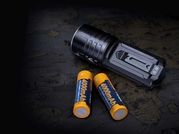 LED žibintuvėlis Fenix ​​LR35R