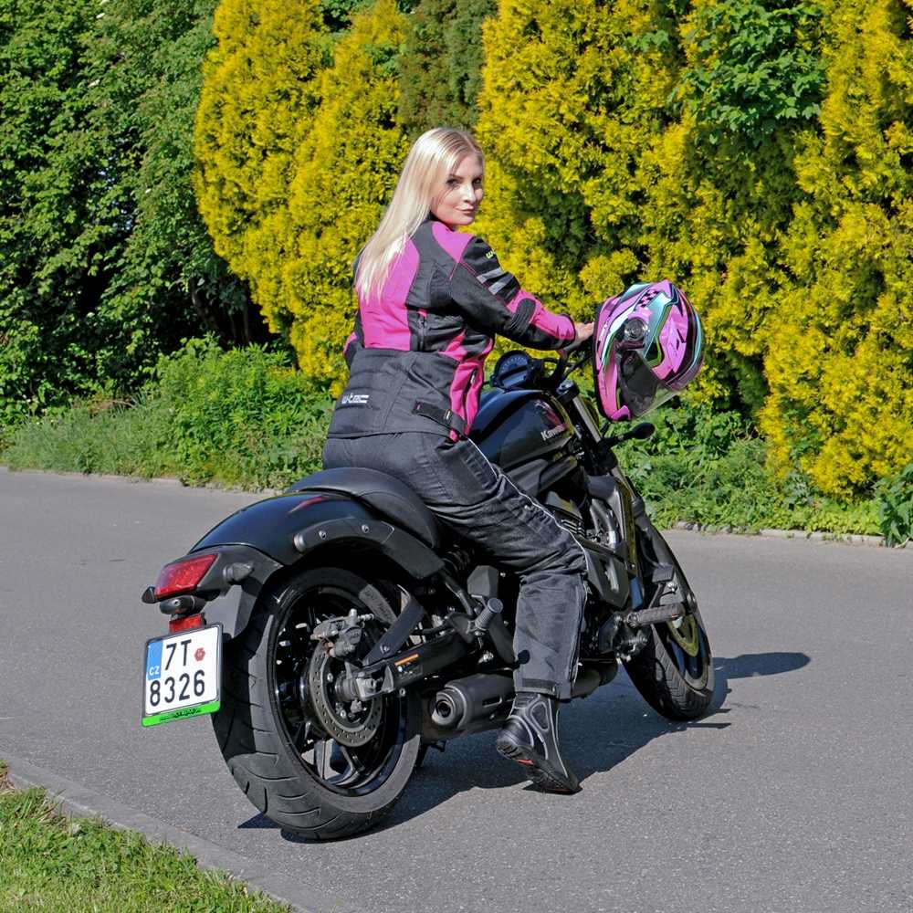 Apverčiamas motociklininko šalmas W-TEC Pezzon Magenta