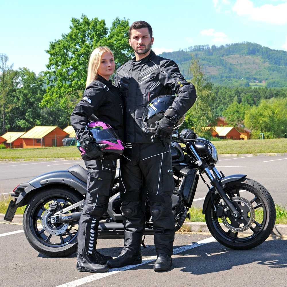 Apverčiamas motociklininko šalmas W-TEC Pezzon Magenta