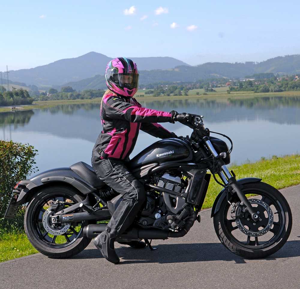 Apverčiamas motociklininko šalmas W-TEC Pezzon Magenta