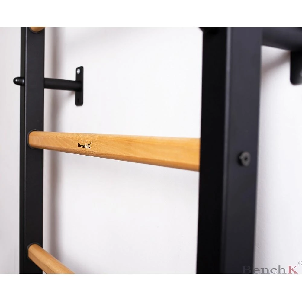 Medinė-metalinė gimnastikos sienelė su metaliniu skersiniu BenchK 311B