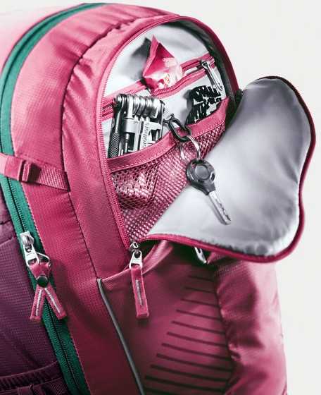 Hiking Backpack Deuter Trans Alpine 28 SL - Juodas