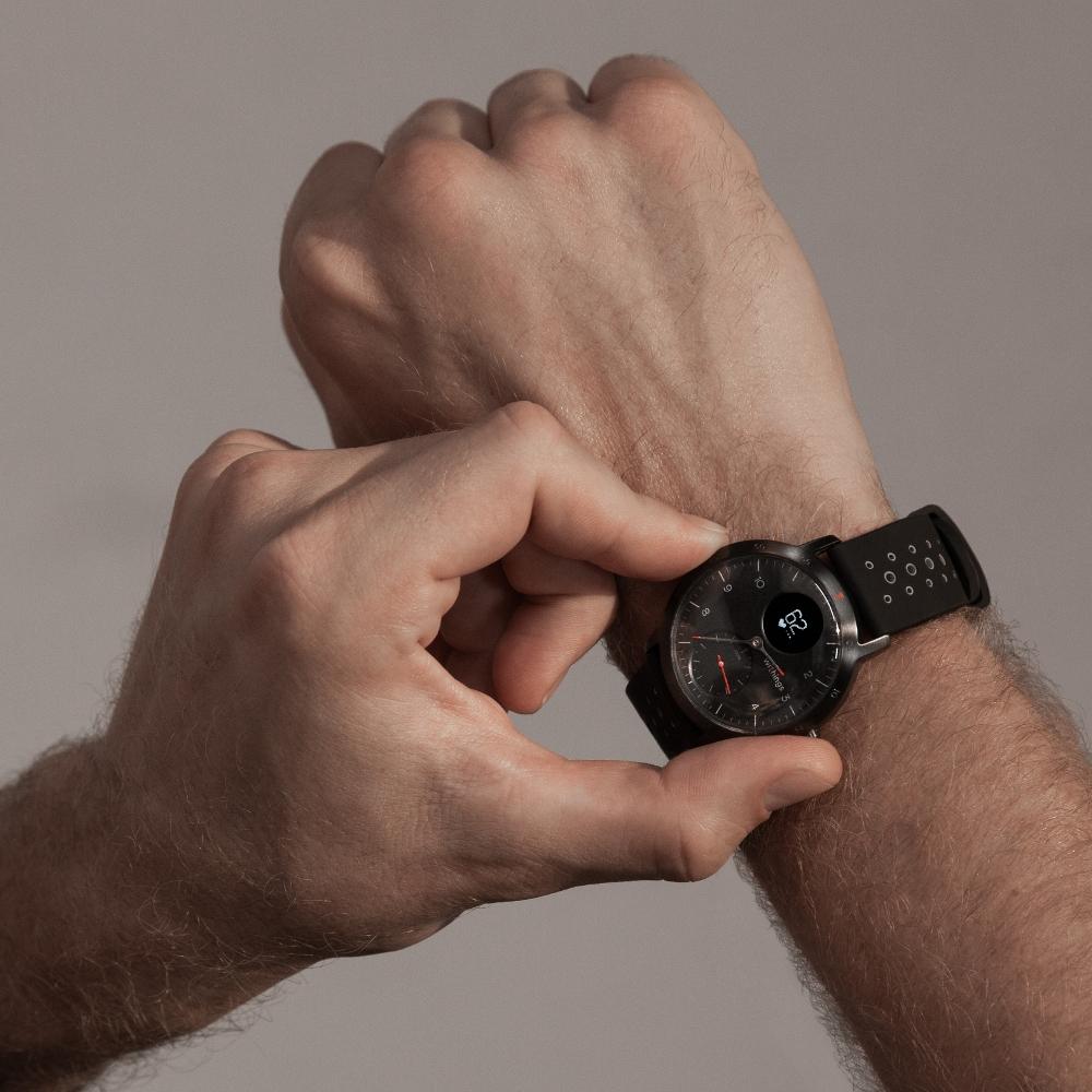 Išmanusis laikrodis Withings Steel HR Sport (40mm), Juodos spalvos  nerūdijančio plieno apvadas, baltas ciferblatas su juodos spalvos dirželiu  | Varle.lt