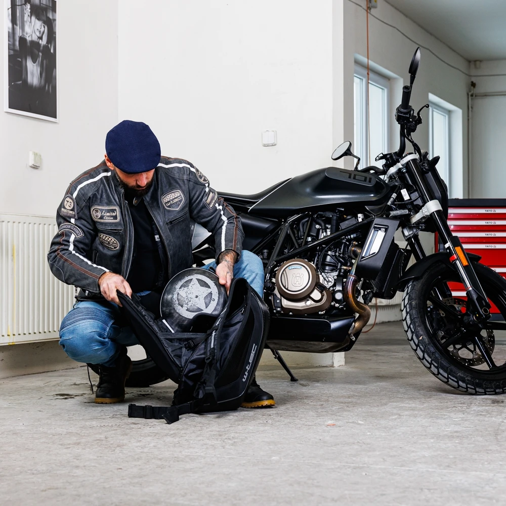 Kietasvorė motociklo kuprinė W-TEC Shellter