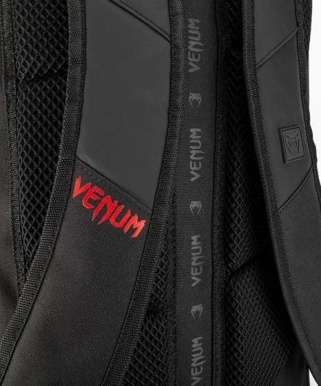 Kuprinė Venum Challenger Xtrem Evo, juoda/raudona