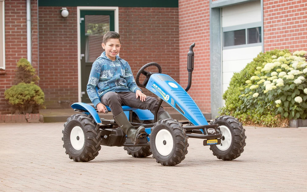 Mašina su pedalais BERG New Holland XXL-BFR