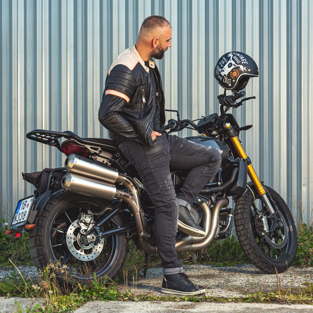 Motociklininko šalmas W-TEC Café Racer