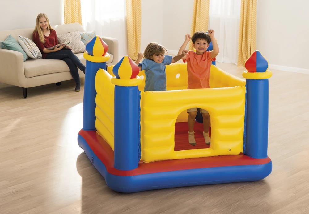 Pripučiamas batutas vaikams Pilis Intex 174 x 174 x 135 cm 48259