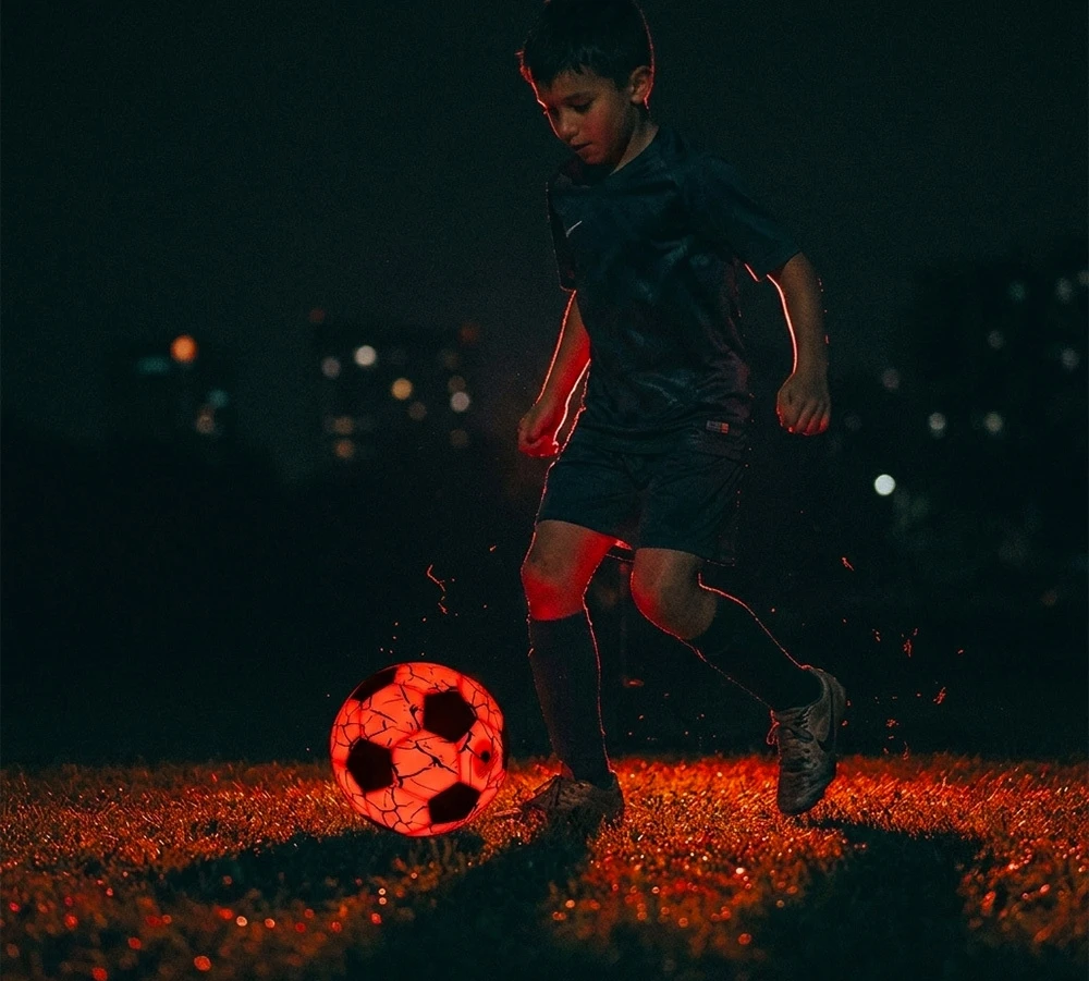 Šviečiantis futbolo kamuolys su LED inSPORTline Lumikick, 5 dydis
