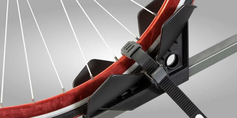 Keturių dviračių laikikis ant kablio BuzzRack BUZZRACER 4