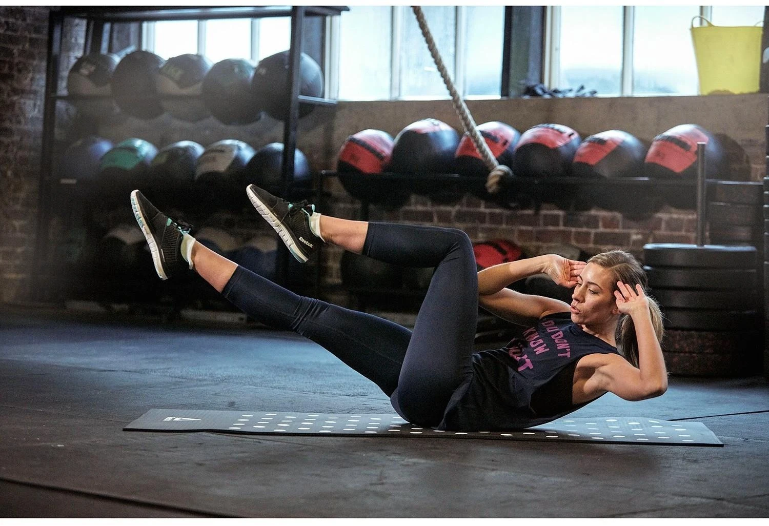 Treniruočių kilimėlis Reebok Spots 7 mm, juodas
