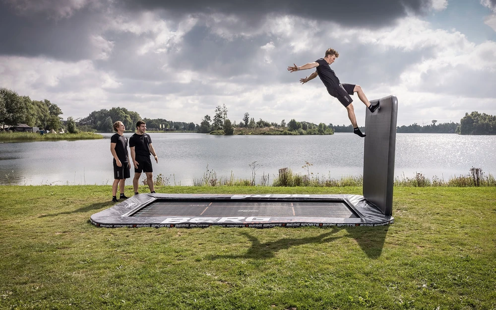Triukinė siena batutui BERG AeroWall 2x2 BLK&GRY