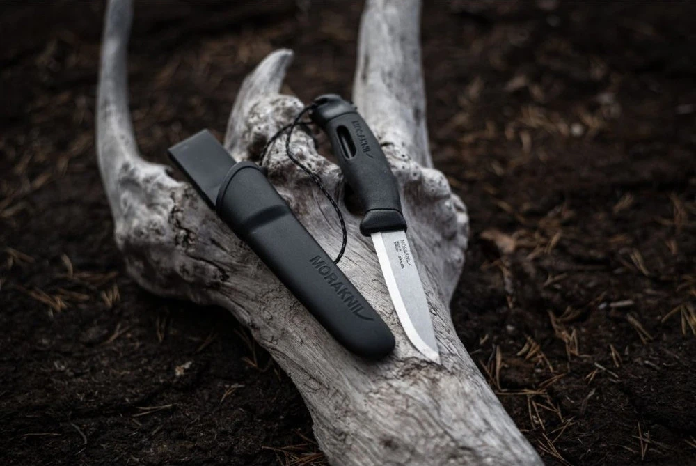 Morakniv Stovyklavimo peilis su ugnies skeltuvu Companion spark (S), 104mm, žalias