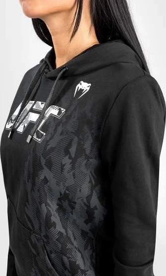 Moteriškas džemperis su gobtuvu UFC Venum Authentic Fight Week, juodas