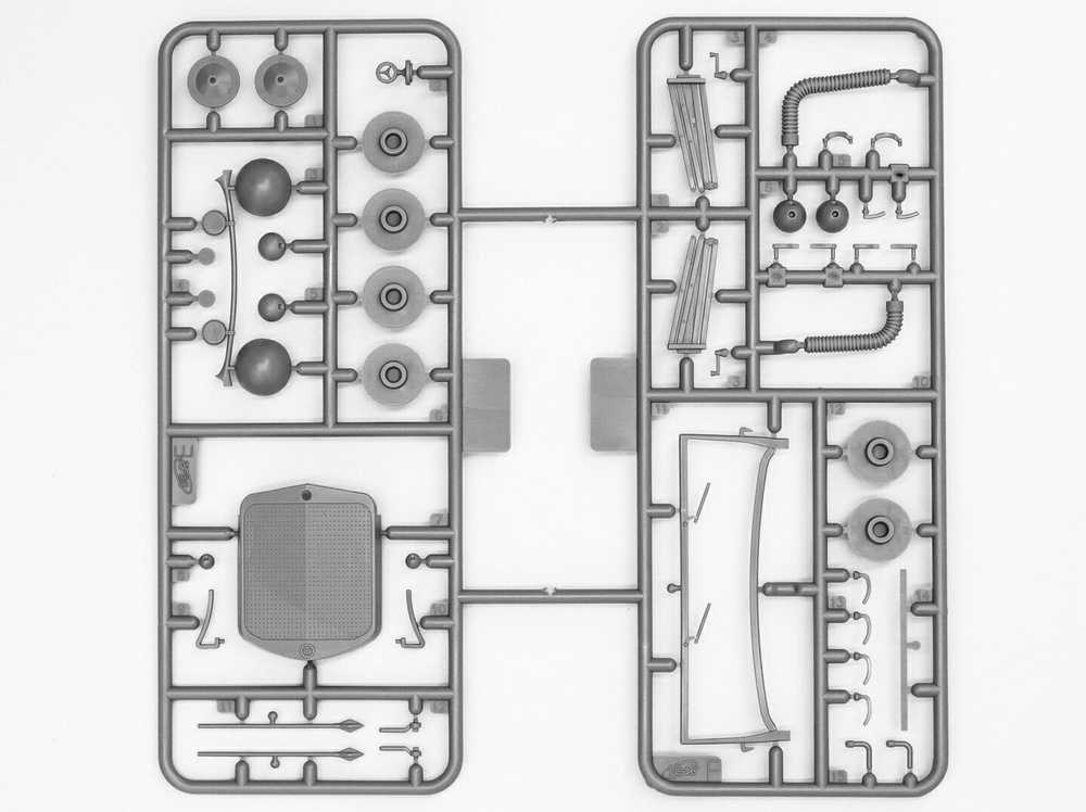 Maquette à Monter ICM Au 1:24 : Mercedes-Benz G4 (cabriolet) Voiture De Personnel Allemande De La Seconde Guerre Mondiale