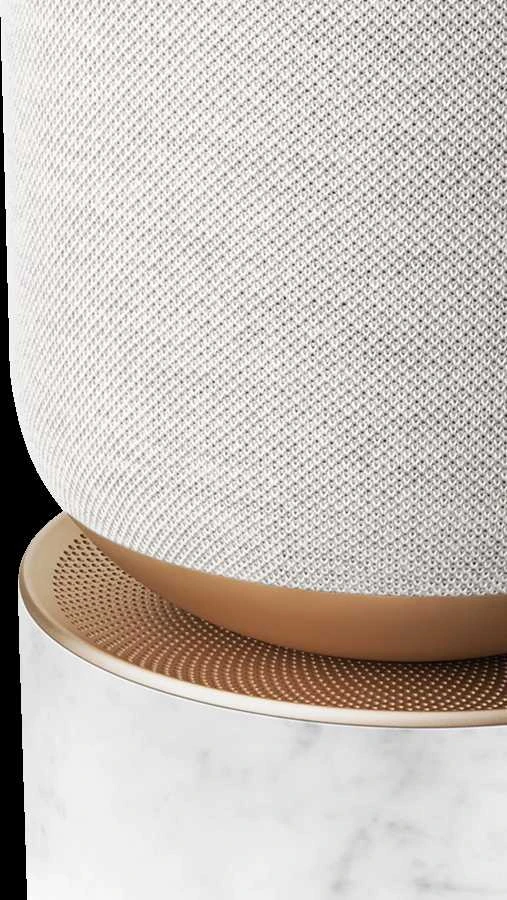 Beosound Balance: tekstūrinė medžiaga ir marmuro pagrindas