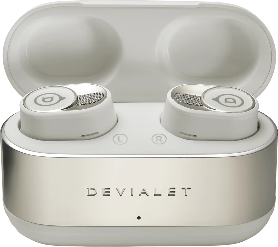 Devialet Gemini II Light Pearl atidarytame įkrovimo dėkle