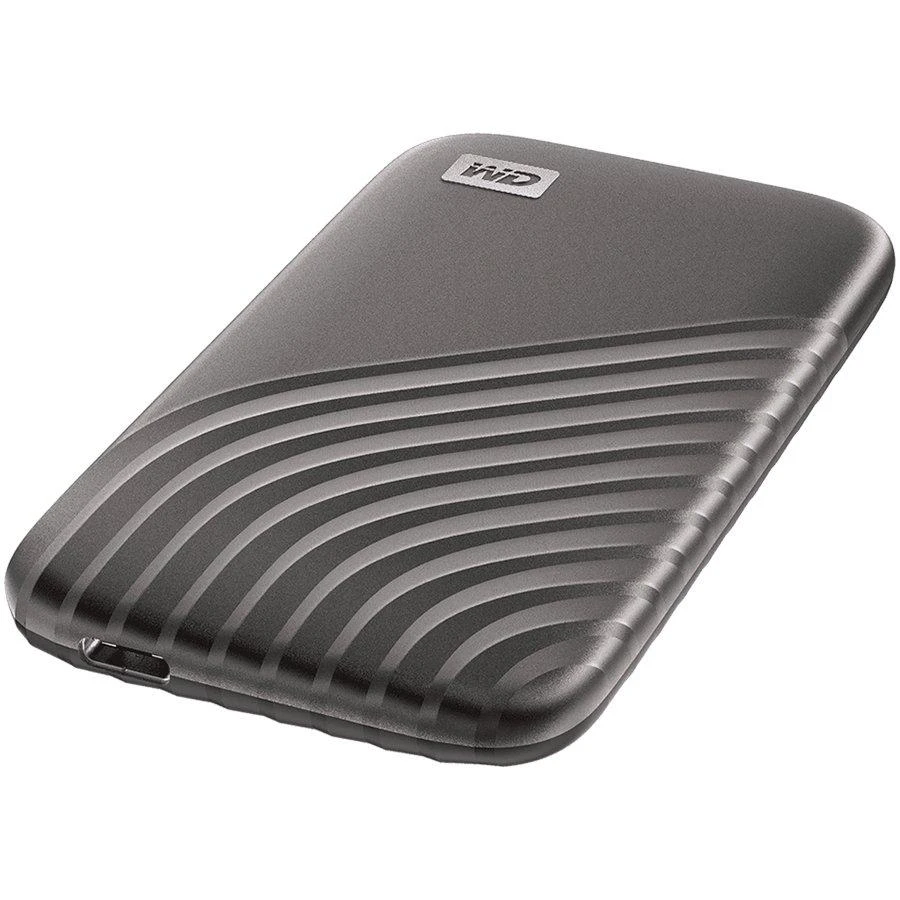 Kietasis diskas Western Digital „Sandisk WD 500GB My Passport SSD“ – nešiojamas SSD diskas, kurio skaitymo ir įrašymo greitis siekia 1050 MB/s, o įrašymo – 1000 MB/s, USB 3.2 Gen 2 – kosminės pilkos spalvos