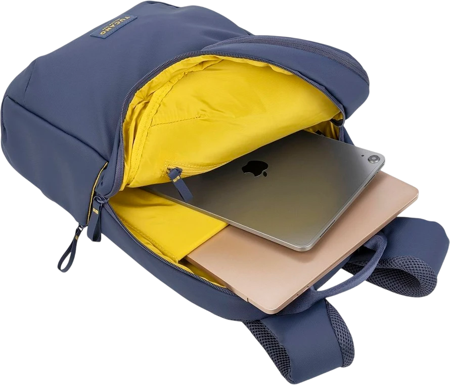 „Tucano“ „lazerinis“ kuprinė 15,6 colių nešiojamiesiems kompiuteriams ir 16 colių „MacBook“ kompiuteriams, pagaminta iš vandeniui atsparaus, derva dengto audinio, gauto iš perdirbto plastiko, pasižymi kompaktišku dizainu ir puikia kišenių organizavimo sistema.