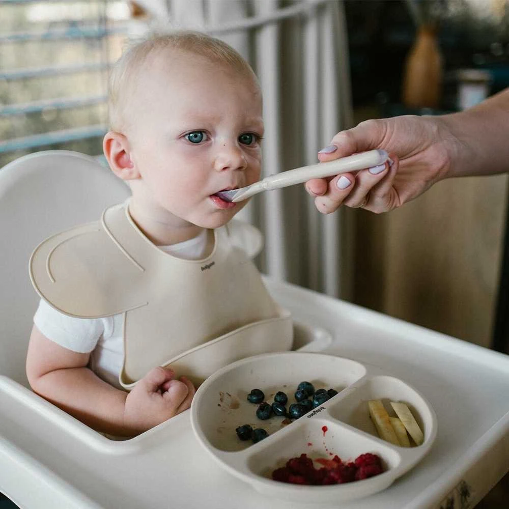 Baby Ono BabyOno seilinukas silikoninis užsegamas kreminis 1639/04