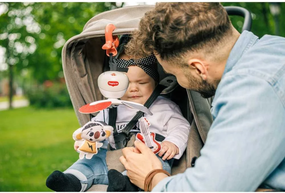 Tiny Love karuselė vežimėlyje su minkštais žaisliukais