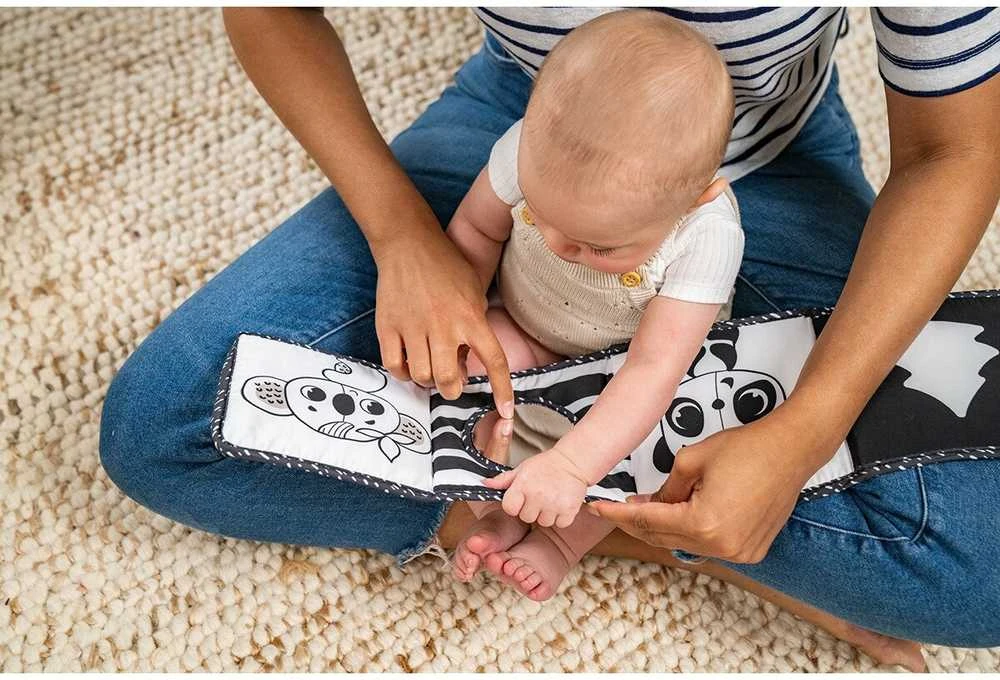 Tiny Love lavinamoji dvipusė knygelė juoda balta