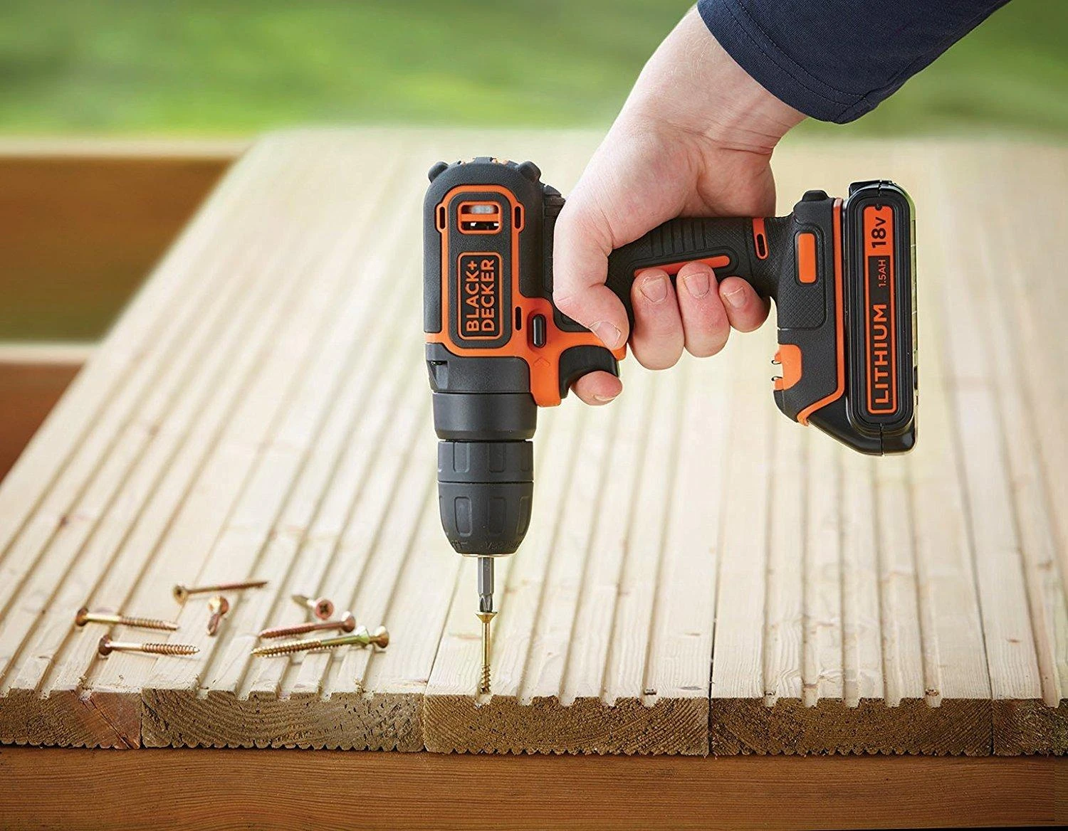 Black & Decker Juodas & Decker Suktuvas-gręžtuvas Juodas & Decker BDCDC18KB-QW; 18 V; 2x1,5 Ah akum.