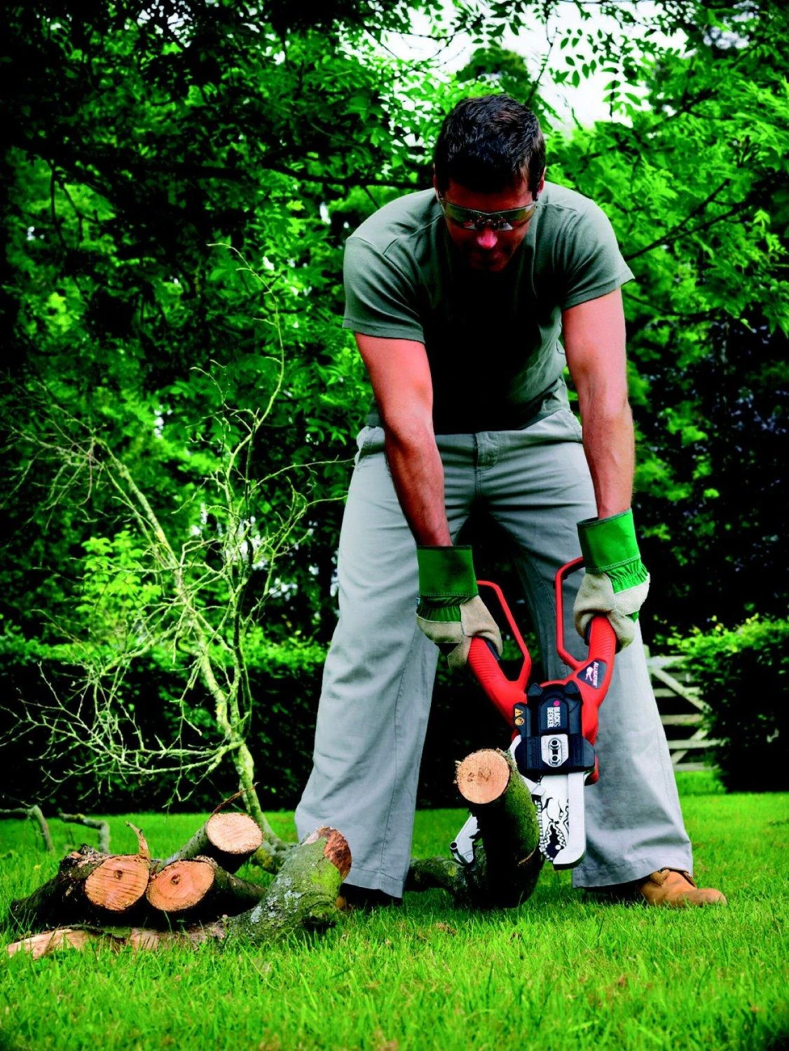 Black & Decker Juodas + DECKER GRANDININIS PJŪKLAS ALLIGATORIUS 550W 15cm