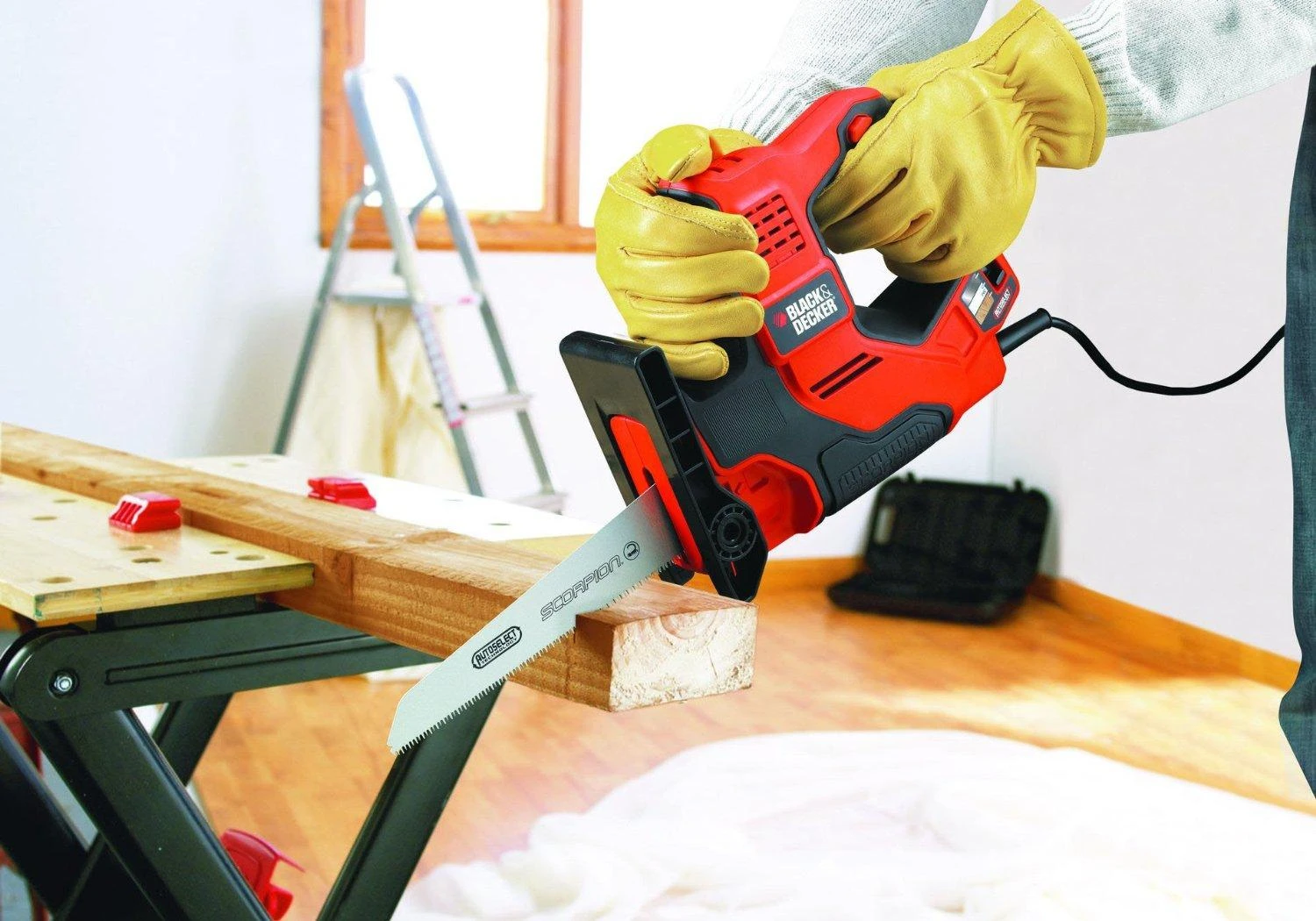 Black & Decker Juodas+DECKER tiesinis pjūklas 500W /RS890K