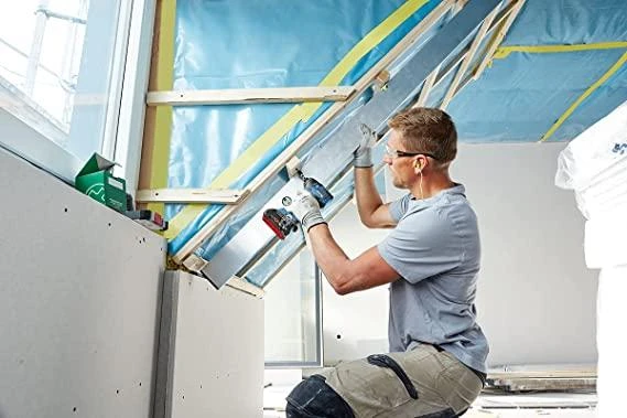 Smūginis veržliasūkis Bosch GDR 18V-200; 18 V (be akumuliatoriaus ir pakrovėjo) + Lagaminas