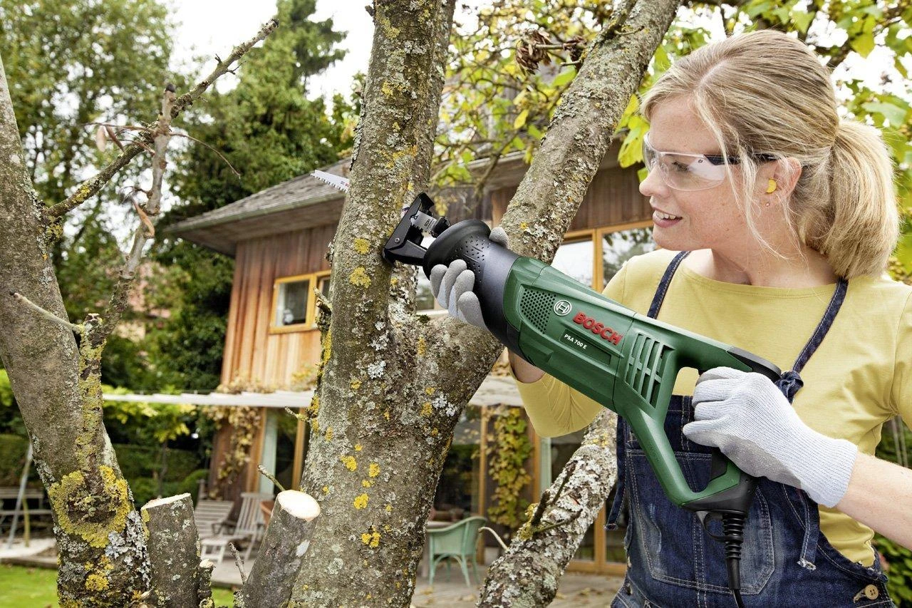 Tiesinis pjūklas Bosch PSA 700 E