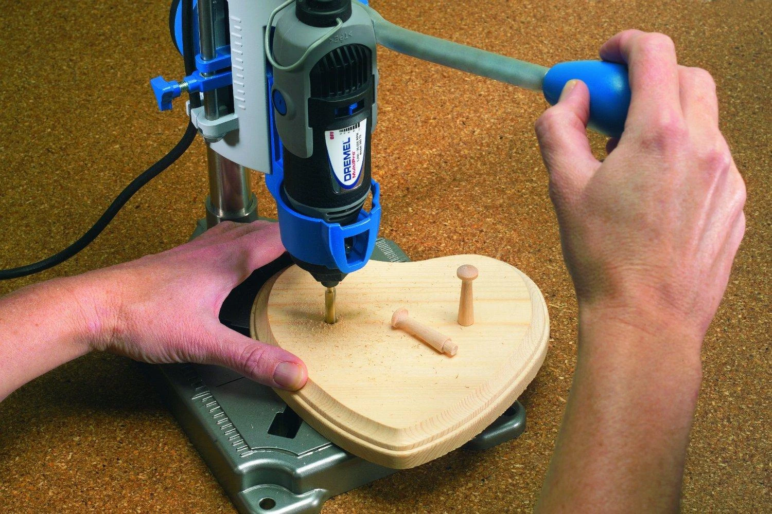Dremel grąžto preso ir įrankių laikiklio įrenginys