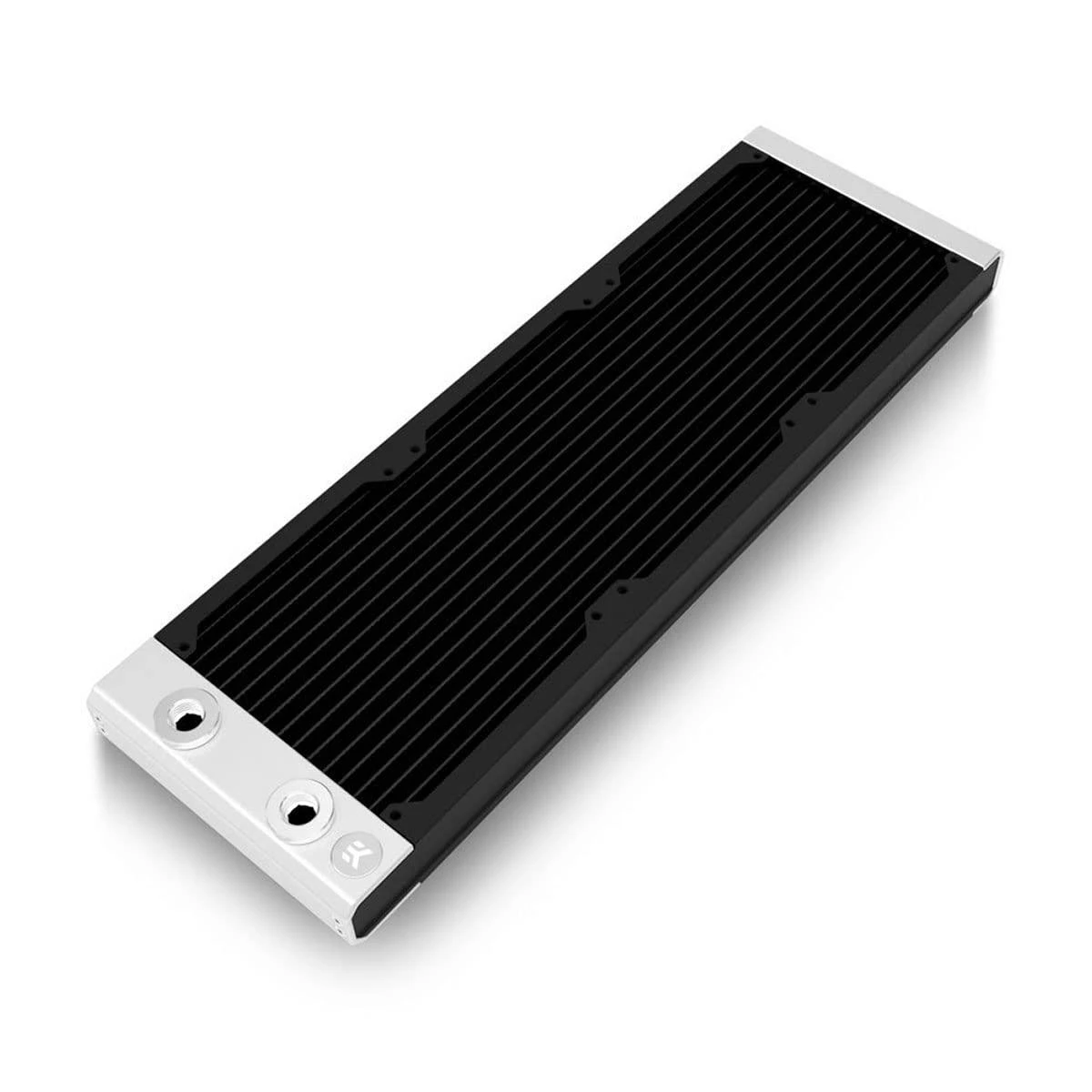 EK-Quantum Surface S360 radiatorius įstrižame plane