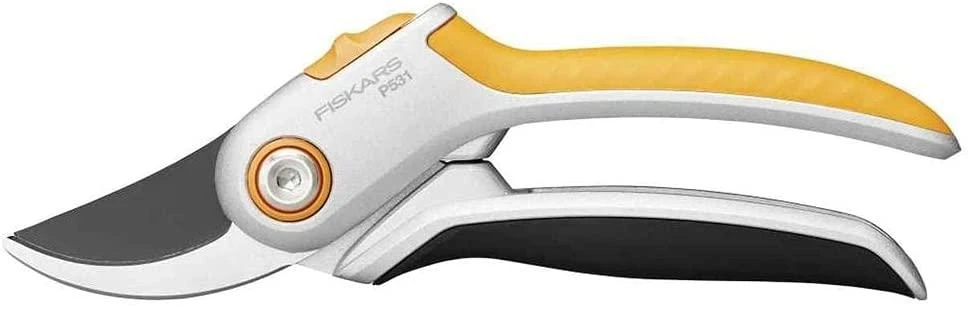 Fiskars Plus™ metalinis sekatorius prasilenkiančiais ašmenimis (P531)