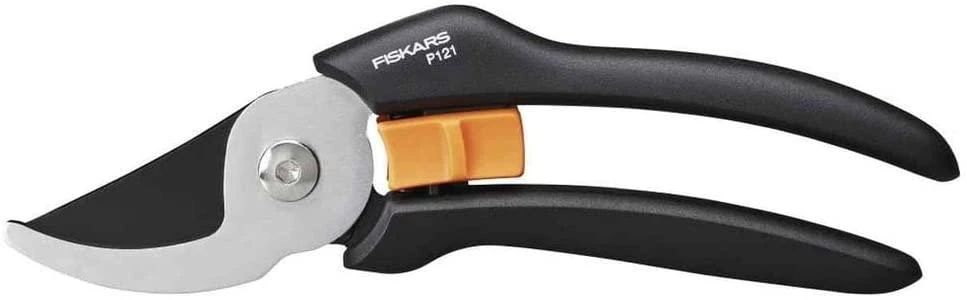 Fiskars Solid™ sekatorius prasilenkiančiais ašmenimis (P121)