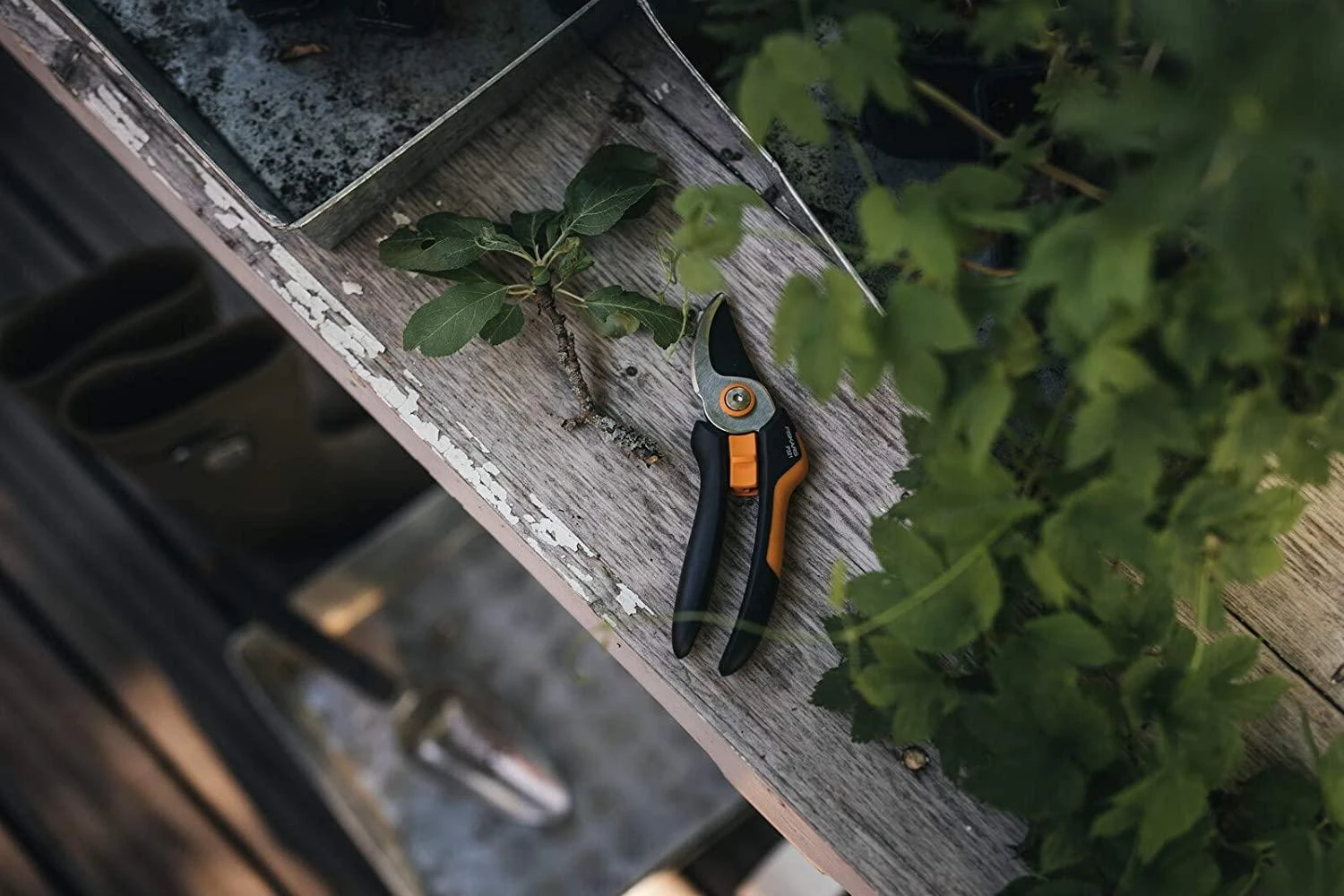 Fiskars Solid™ sekatorius prasilenkiančiais ašmenimis M (P321)