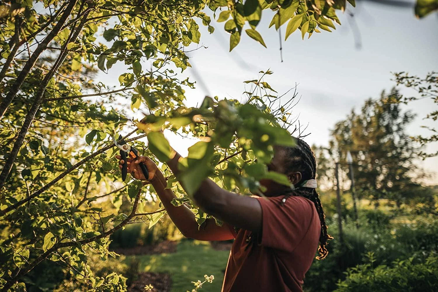 Fiskars Solid™ sekatorius prasilenkiančiais ašmenimis M (P321)