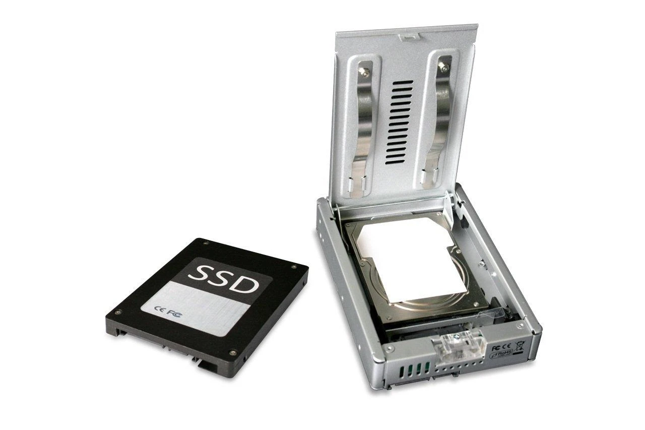 Nezatříděno Pocket Icy Dock 3.5 "2,5" SAS / SATA EZConvert Pro diskai (MB982SP-1S)