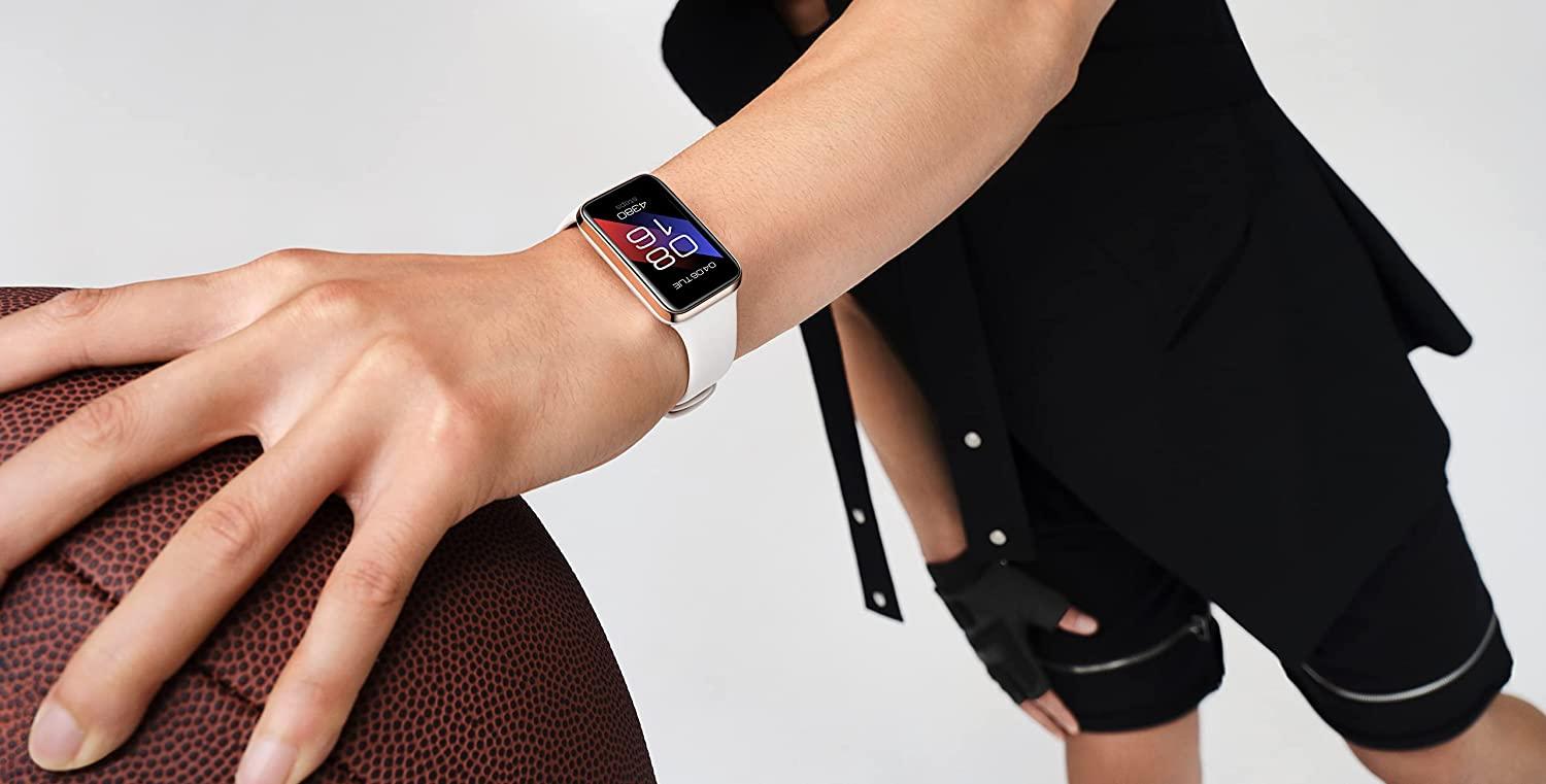 Išmanioji apyrankė Xiaomi Smart Band 7 Pro, Šviesiai auksinės spalvos korpusas ir dramblio kaulo spalvos apyrankė