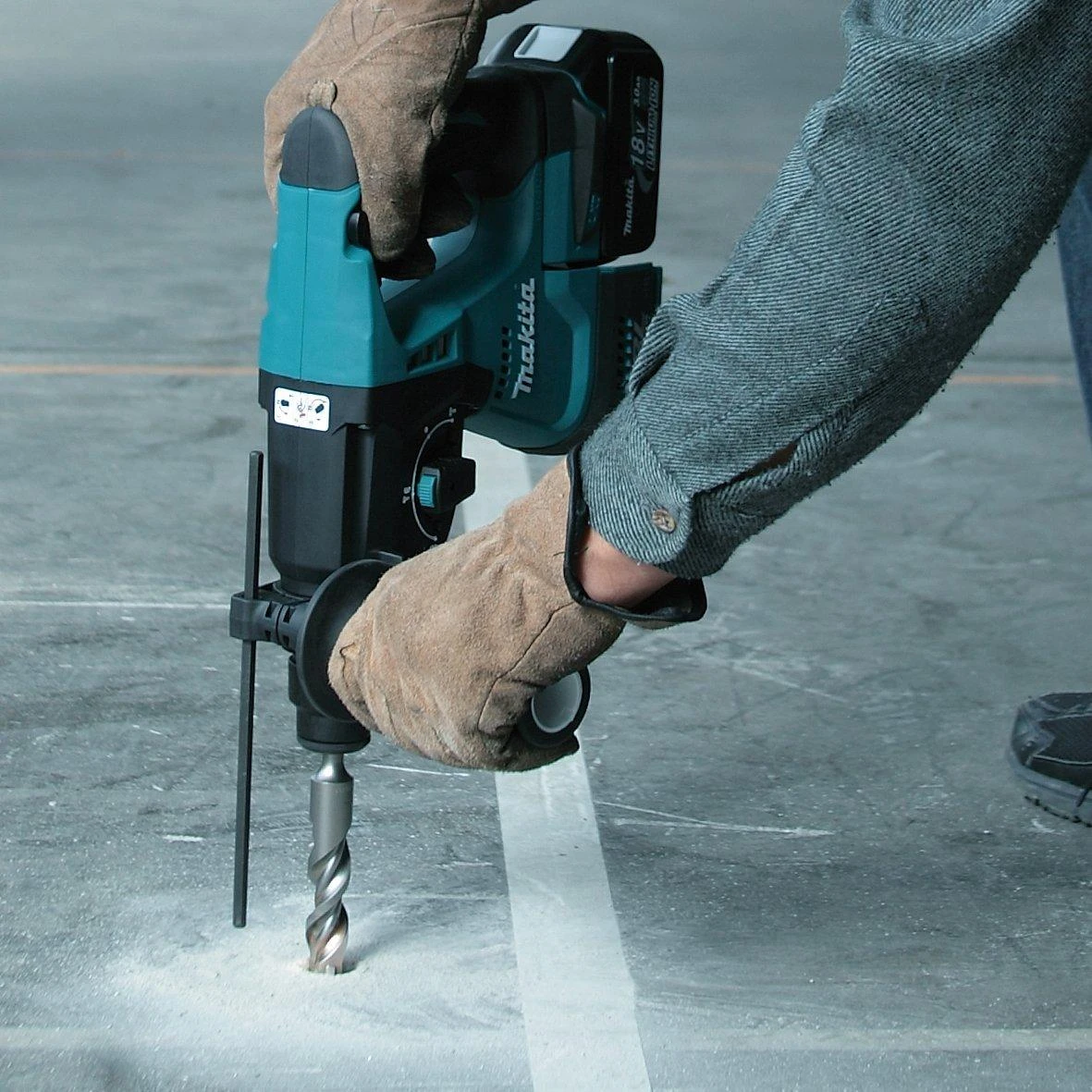 Makita DHR243RTJ Akumuliatorinis perforatorius 18 V 2x 5,0 Ah Li-ion, SDS-PLUS 2,0 J, 3,3kg LED, greitai pakeičiamas grąžto griebtuvas, BL-motor, MAKPACK