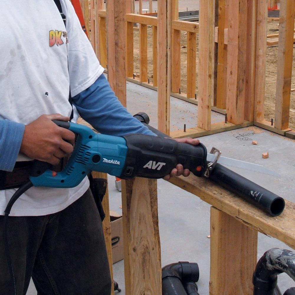 Makita Tiesinis pjūklas JR3070CT 1 510 W • 0 – 2 800 min⁻¹ • 32 mm